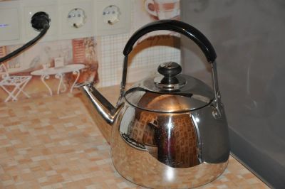 Лот: 3683471. Фото: 1. Чайник со свистком. Чайники, кофемашины, кулеры
