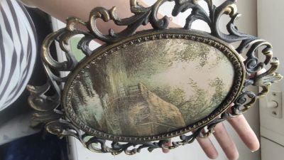 Лот: 16288678. Фото: 1. Шелкография в бронзовой рамке... Предметы интерьера и быта