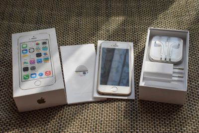 Лот: 8191128. Фото: 1. iPhone 5S Gold. Смартфоны