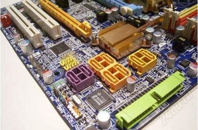 Лот: 881608. Фото: 1. Gigabyte 775 Socket. Материнские платы
