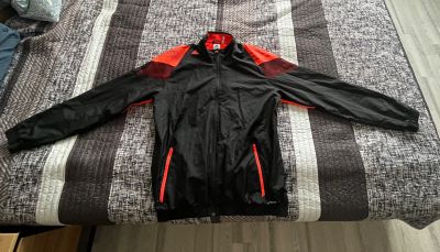 Лот: 19435168. Фото: 1. Ветровка Adidas. Верхняя одежда