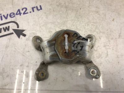 Лот: 21708773. Фото: 1. кронштейн двери Mazda Demio DW3W. Двигатель и элементы двигателя
