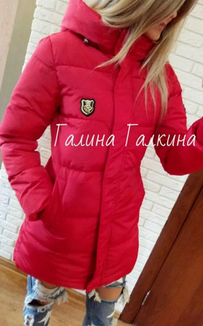 Лот: 8545211. Фото: 1. Куртка удлиненная красная с капюшоном... Верхняя одежда