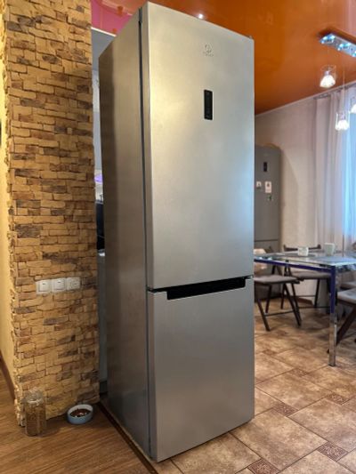 Лот: 22536671. Фото: 1. Холодильник Indesit DF5200 S. Холодильники, морозильные камеры