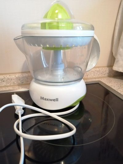 Лот: 16932963. Фото: 1. Соковыжималка maxwell mw-1107. Кухонная