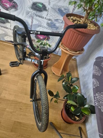Лот: 25776441. Фото: 1. Велосипед BMX и 2 скейта. Велосипеды