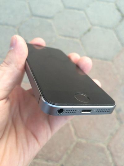 Лот: 9753343. Фото: 1. Apple iPhone 5S Space Gray 16GB. Смартфоны