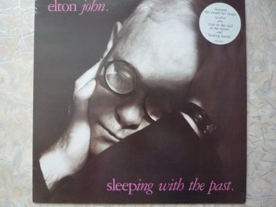 Лот: 4039645. Фото: 1. Elton John "Sleeping with the... Аудиозаписи