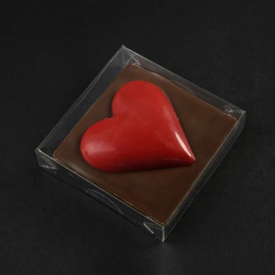 Лот: 9085396. Фото: 1. Шоколад молочный "Сердце" красное... Шоколад, конфеты