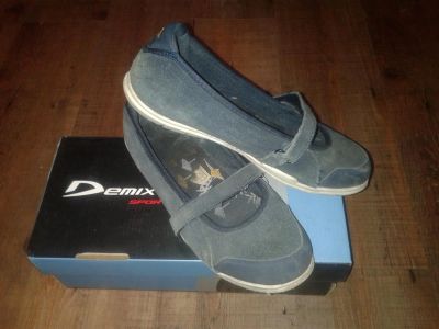 Лот: 3523575. Фото: 1. Кроссовки Demix. Читайте описание... Кеды, кроссовки, слипоны