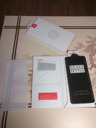 Лот: 10966853. Фото: 1. Оригинальное защитное стекло OnePlus... Дисплеи, дисплейные модули, тачскрины