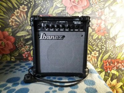 Лот: 13369367. Фото: 1. Ibanez IBZ10G гитарный комбо. Гитарные эффекты и комбоусилители