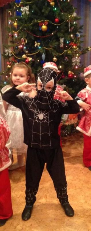 Лот: 10752804. Фото: 1. Новогодний костюм человека паука. Детские карнавальные, праздничные костюмы