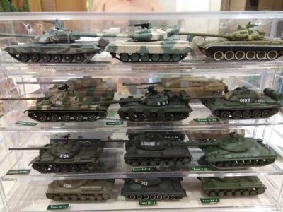 Лот: 15222569. Фото: 1. Русские танки1/72 12 шт.с полкой. Военная техника