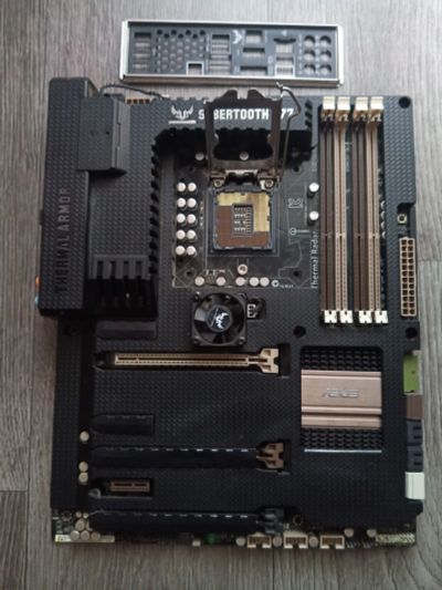Лот: 19215790. Фото: 1. Asus sabertooth Z77. Материнские платы