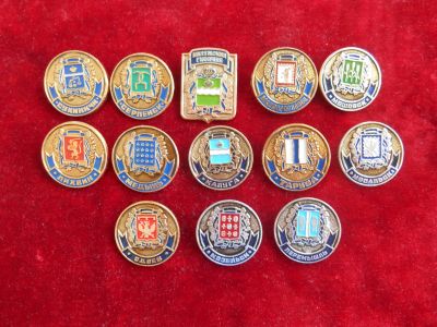 Лот: 23955511. Фото: 1. значки ссср гербы 13 шт лотом... Сувенирные
