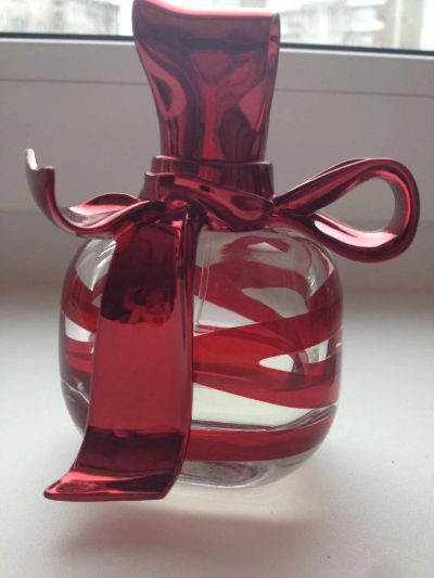 Лот: 5042263. Фото: 1. Nina Ricci Dancing Ribbon. Женская парфюмерия