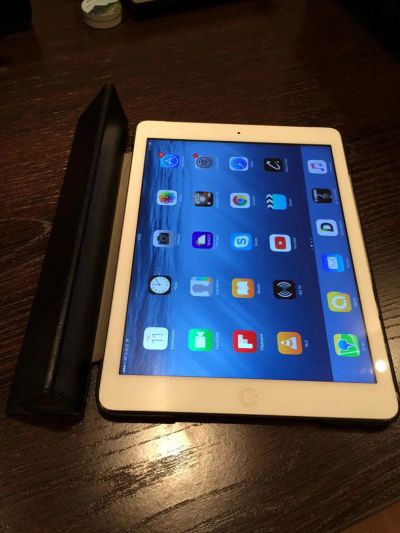 Лот: 6905802. Фото: 1. Планшет Apple MD794RU-A iPad Air... Планшеты
