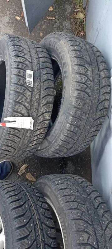 Лот: 20932330. Фото: 1. Шины Bridgestone 215 65 16 2шт. Шины