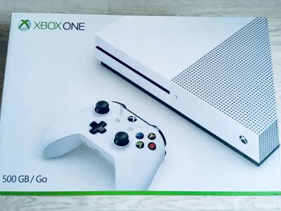 Лот: 11660346. Фото: 1. Продам Xbox One S. Игровые приставки, консоли
