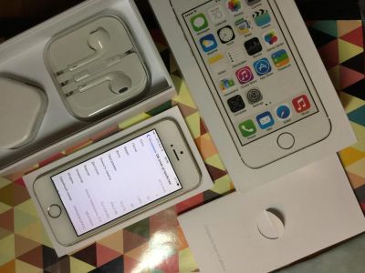 Лот: 9016124. Фото: 1. iPhone 5S 16Gb GOLD. Смартфоны