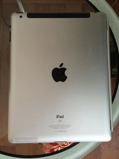 Лот: 7937987. Фото: 1. iPad 2 32gb 3G Smart Cover в подарок... Планшеты