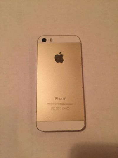 Лот: 9408788. Фото: 1. Apple iphone 5s gold 32gb. Смартфоны