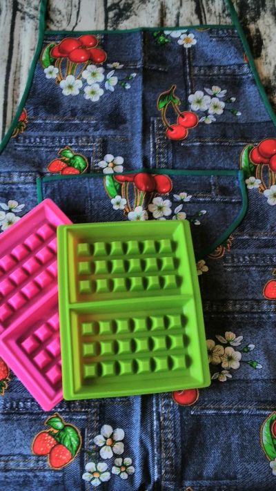 Лот: 11968163. Фото: 1. Фартук и силиконовые формы для... Формы для запекания, выпечки