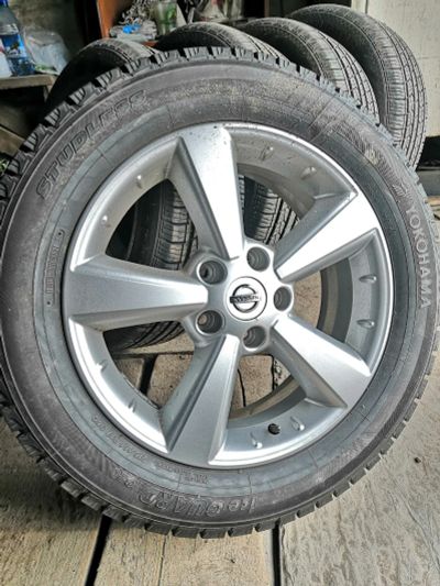 Лот: 17538496. Фото: 1. Колесо, диск Nissan 215/60 R17... Шины на дисках