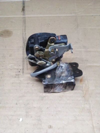 Лот: 21405060. Фото: 1. замок 5-й двери Toyota Corolla... Двигатель и элементы двигателя