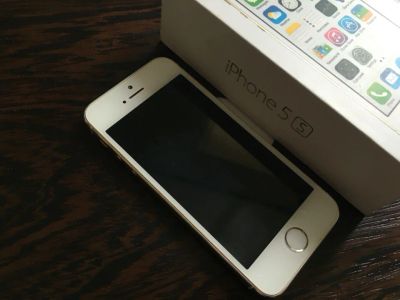 Лот: 7828163. Фото: 1. iPhone 5S 32 GB GOLD (Золотой). Смартфоны