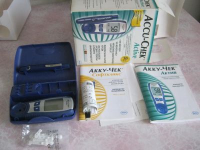 Лот: 20010313. Фото: 1. Прибор глюкомер Accu-CHEK. Оборудование