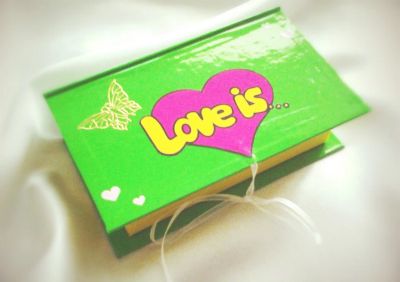 Лот: 3713282. Фото: 1. Подарочный шоколад Love is книжка. Другое (сувениры, подарки)