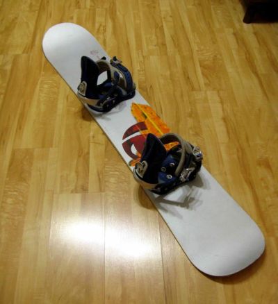Лот: 10674652. Фото: 1. Сноуборд Rossignol 158 см с крепами. Сноуборды