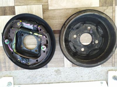 Лот: 16415632. Фото: 1. Задние колодки с барабаном Toyota... Тормозная система