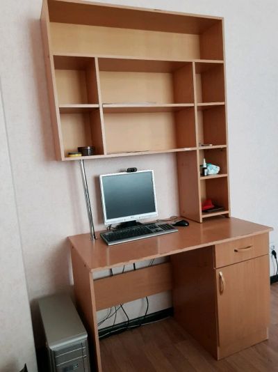 Лот: 11531035. Фото: 1. Стол компьютерный письменный в... Компьютерные и письменные столы