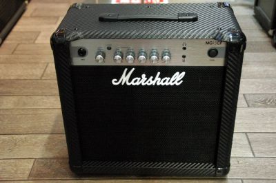 Лот: 4879897. Фото: 1. Комбоусилитель Marshall MG15CF. Гитарные эффекты и комбоусилители