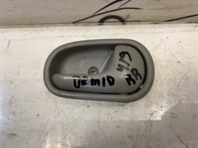 Лот: 21713321. Фото: 1. ручка двери внутренняя Mazda Demio... Двигатель и элементы двигателя
