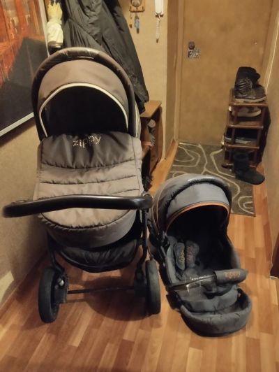 Лот: 21422745. Фото: 1. Коляска This Zippy 2 в 1. Коляски