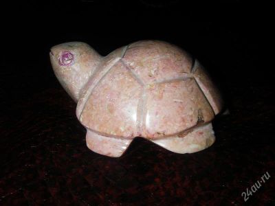 Лот: 1221618. Фото: 1. Черепашка из розового камня с... Сувенирные мелочи