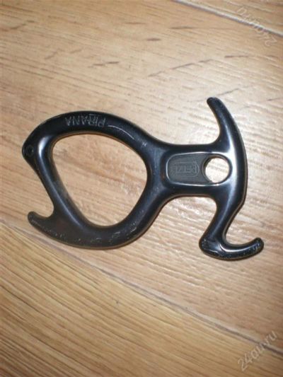Лот: 2435940. Фото: 1. Восьмёрка Petzl Pirana. Альпинизм и скалолазание