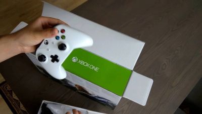 Лот: 11088786. Фото: 1. Xbox one s 500 гб на гарантии. Игровые приставки, консоли