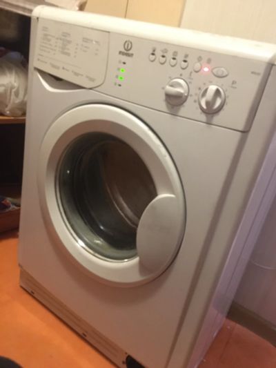 Лот: 16266478. Фото: 1. Стиральная машинка indesit wisl... Стиральные машины