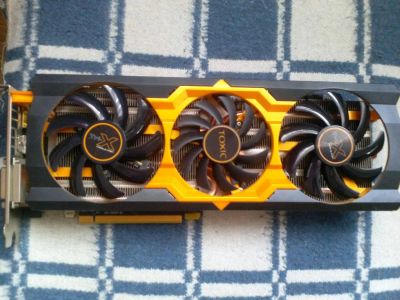 Лот: 4355549. Фото: 1. Игровая видеокарта Radeon R9 270X... Видеокарты