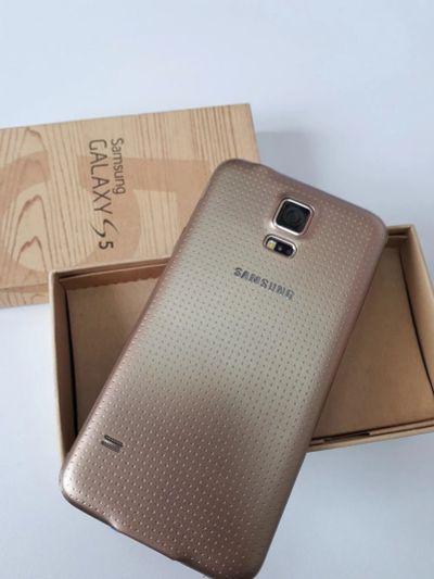 Лот: 11326964. Фото: 1. Samsung Galaxy S5 Золото. Смартфоны