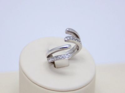 Лот: 14755699. Фото: 1. СЕРЕБРЯНОЕ КОЛЬЦО С ЦИРКОНОМ 5... Кольца, перстни