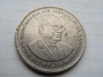 Лот: 8407280. Фото: 1. Маврикий 1 рупия 1987. Африка