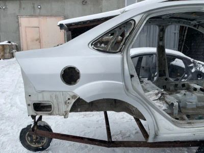 Лот: 25126557. Фото: 1. крыло Ford Focus CB4. Двигатель и элементы двигателя