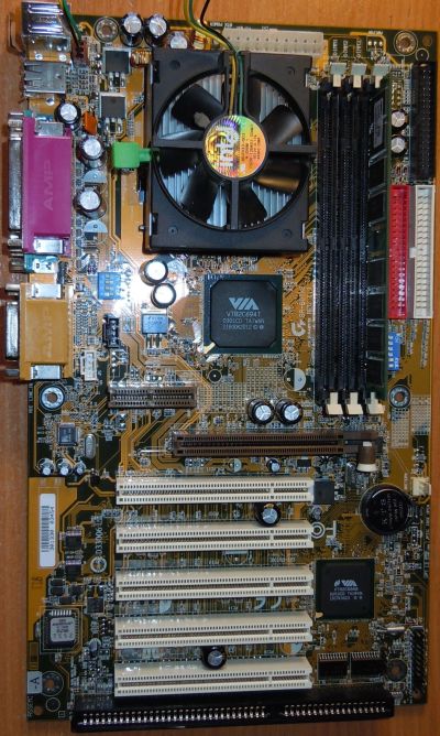 Лот: 11938416. Фото: 1. gigabyte ga-6vtxe + pentium3-s... Материнские платы