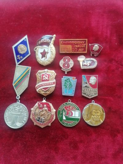 Лот: 25187836. Фото: 1. значки ссср 13 шт лотом -300 руб. Сувенирные